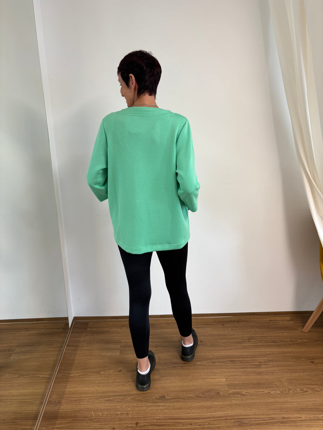 Grünes Sweatshirt mit Stehkragen