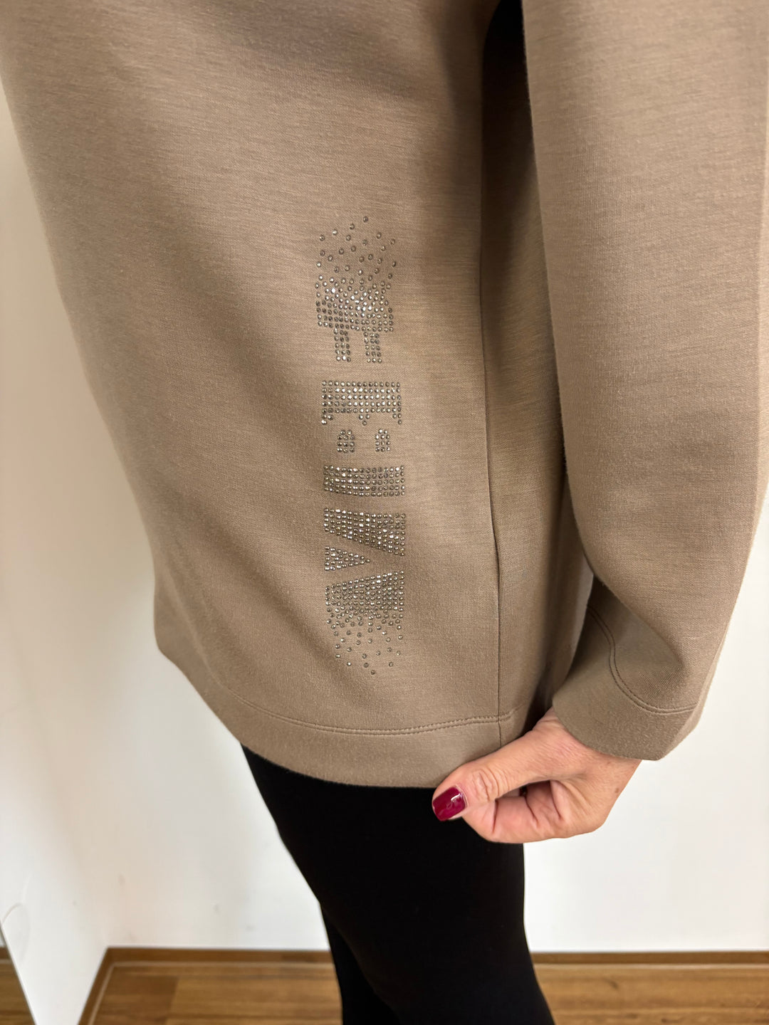 Braunes Sweatshirt mit Stehkragen