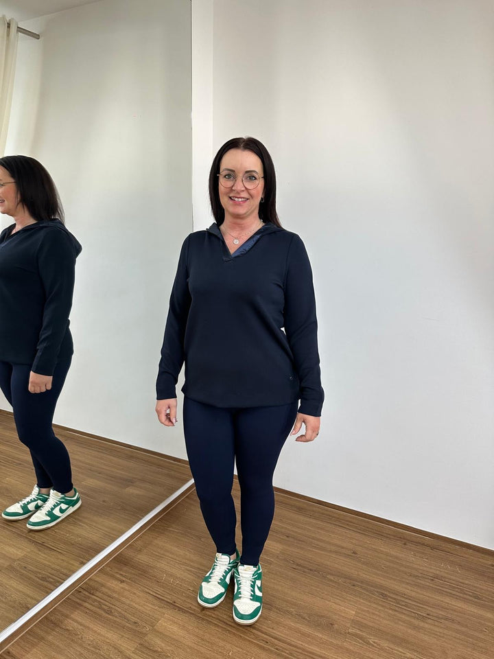Blaues Sweatshirt mit Kapuze